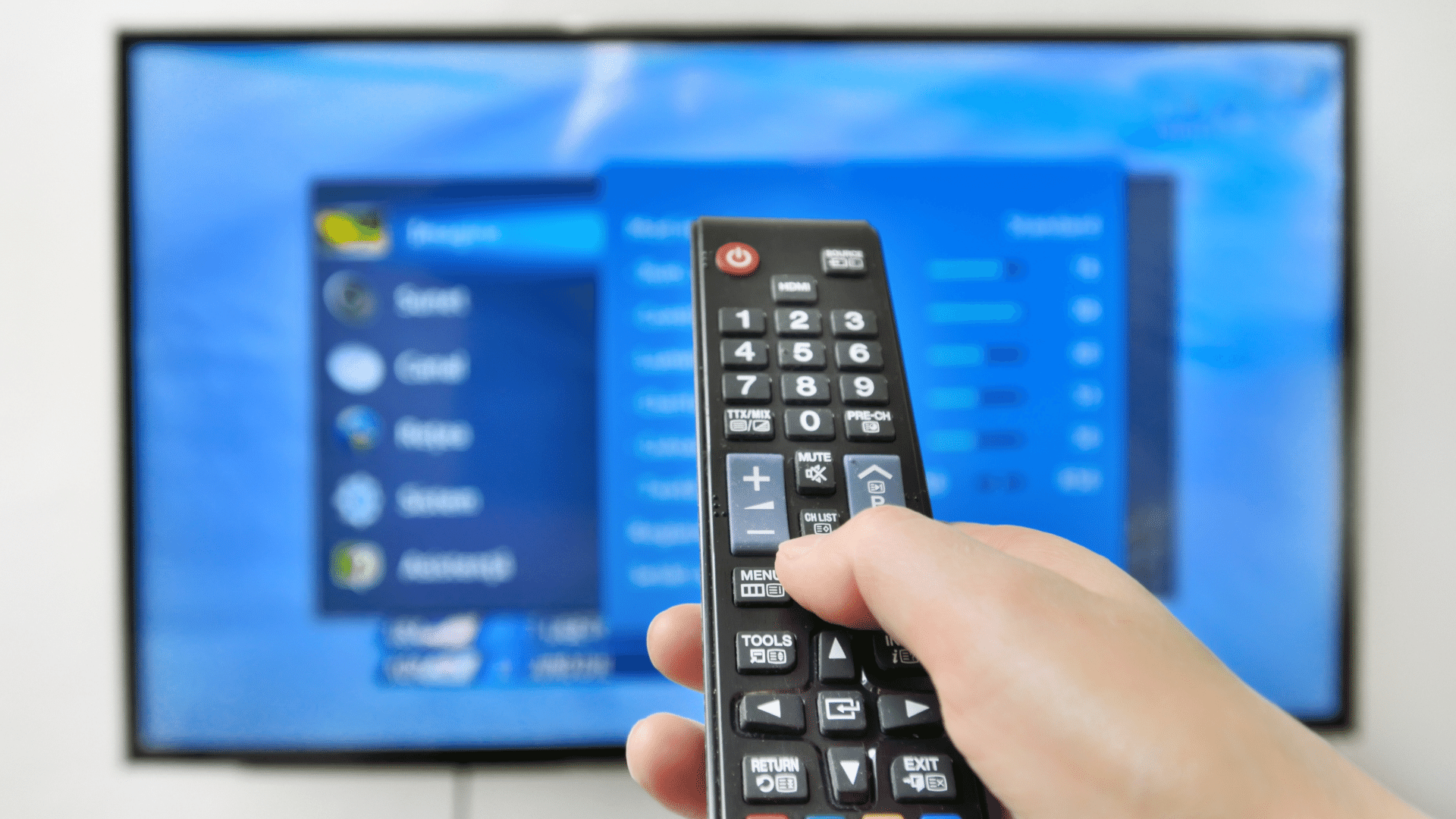 How To Fix Hisense TV Won't Turn ON Issue | Gizdoc